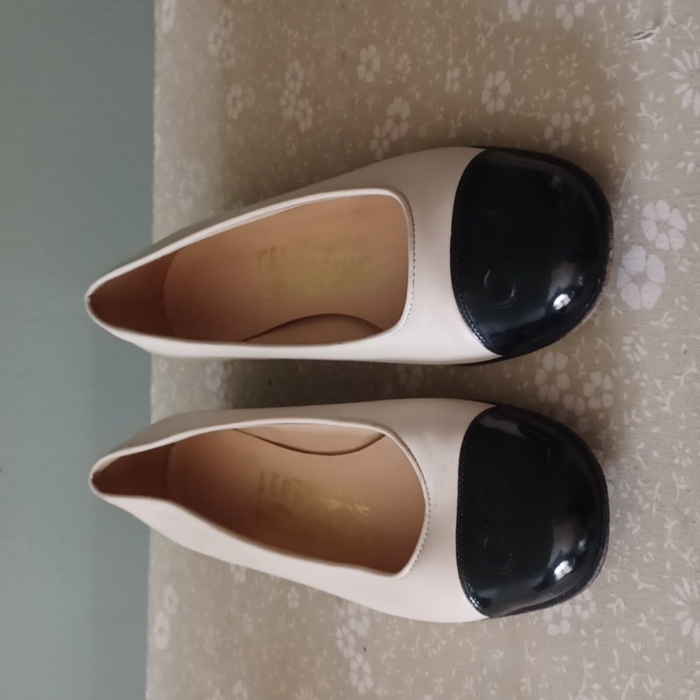 Ferragamo size 4.5 women's beige and black flats, made in Italy